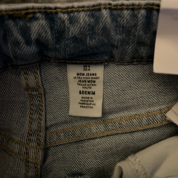 NWT Distressed High Rise Mom Jean Size 4 - Picture 7 of 8